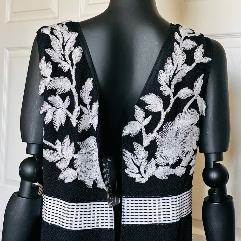 Tadashi Shoji Floral lace black white gown 4 NWT - Picture 6 of 8